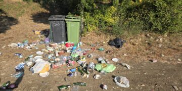 Il weekend degli incivili: nel Parco San Benedetto resta l’immondizia dei bivacchi
