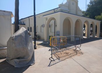 Lungomare Cordella, transenne da gennaio: guasto irrisolto da due anni