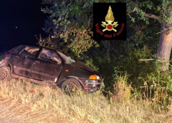 Auto esce di strada nella notte a San Buono, un ferito trasportato in ospedale