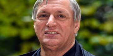 Castelguidone conferisce la cittadinanza onoraria a don Luigi Ciotti, confronto con Prodi e Damilano