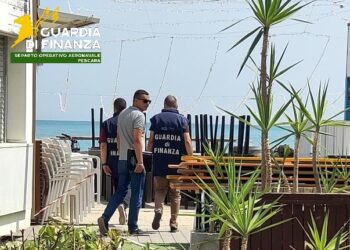 La guardia di finanza scopre 5 lavoratori in nero in uno stabilimento balneare: maxi sanzione