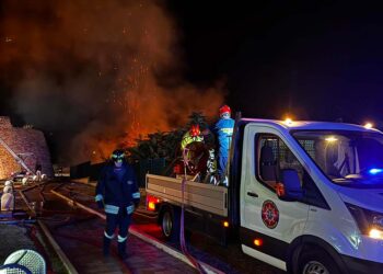 Ortona, incendio durante lo spettacolo piromusicale nell’area del castello aragonese