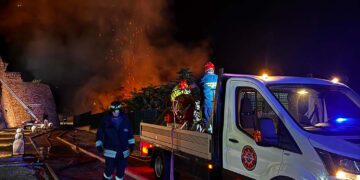 Ortona, incendio durante lo spettacolo piromusicale nell’area del castello aragonese