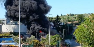 Incendio Cupello, Arpa e Asl escludono elementi di allarme. «Lavare accuratamente gli ortaggi»