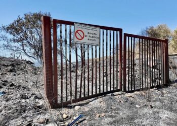 Brucia ancora la discarica di rifiuti altamente inquinanti