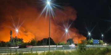 Ennesimo incendio sotto Dogliola, vigili del fuoco impegnati fino a tarda notte