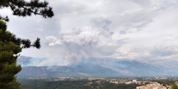 L’Abruzzo in fiamme: il Morrone devastato. Mezzi aerei in avaria, mobilitato l’esercito
