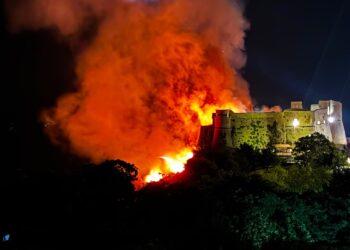Incendio Ortona, «Nessun danno al castello». Lida: «Sconsiderato creare situazione di pericolo»