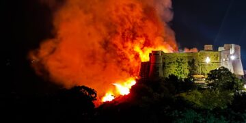 Incendio Ortona, «Nessun danno al castello». Lida: «Sconsiderato creare situazione di pericolo»