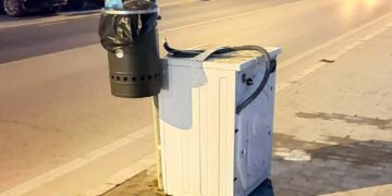 L’ultimo, incredibile, gesto di inciviltà: lavatrice abbandonata sul lungomare di San Salvo