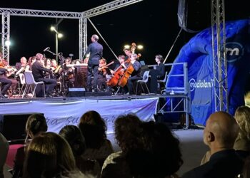 La lirica sotto le stelle: l’Arena del mare applaude “Le nozze di Figaro”