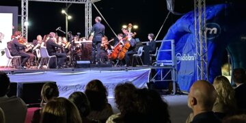 La lirica sotto le stelle: l’Arena del mare applaude “Le nozze di Figaro”
