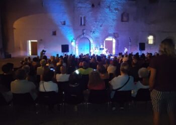 «Cuore diviso» a Palazzo d’Avalos: musica, emozioni e l’abbraccio del pubblico