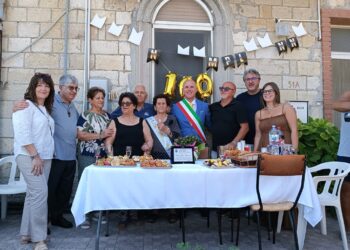 Gilda Filomena compie 100 anni. Una targa «alla nostra concittadina più longeva, donna esemplare»