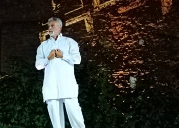 Uno, nessuno e centomila con Enrico Lo Verso: un secolo dopo Pirandello, ma sembra scritto oggi