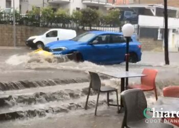 San Salvo, una breve e intensa pioggia e via Istonia si trasforma in un torrente