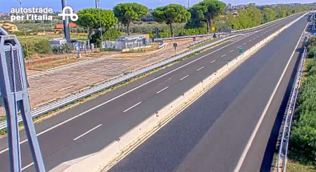 Materiale disperso sulla carreggiata, chiuso il tratto Vasto sud-Vasto nord dell’A14 verso Pescara